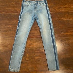 American Eagle high rise skinny jeggings with stripe down leg. Size 4 short